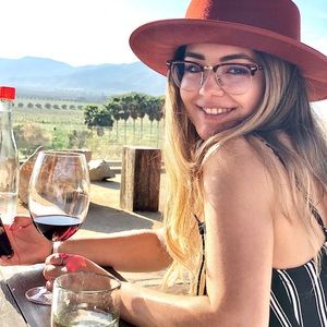 Meet your Posher, Adriana